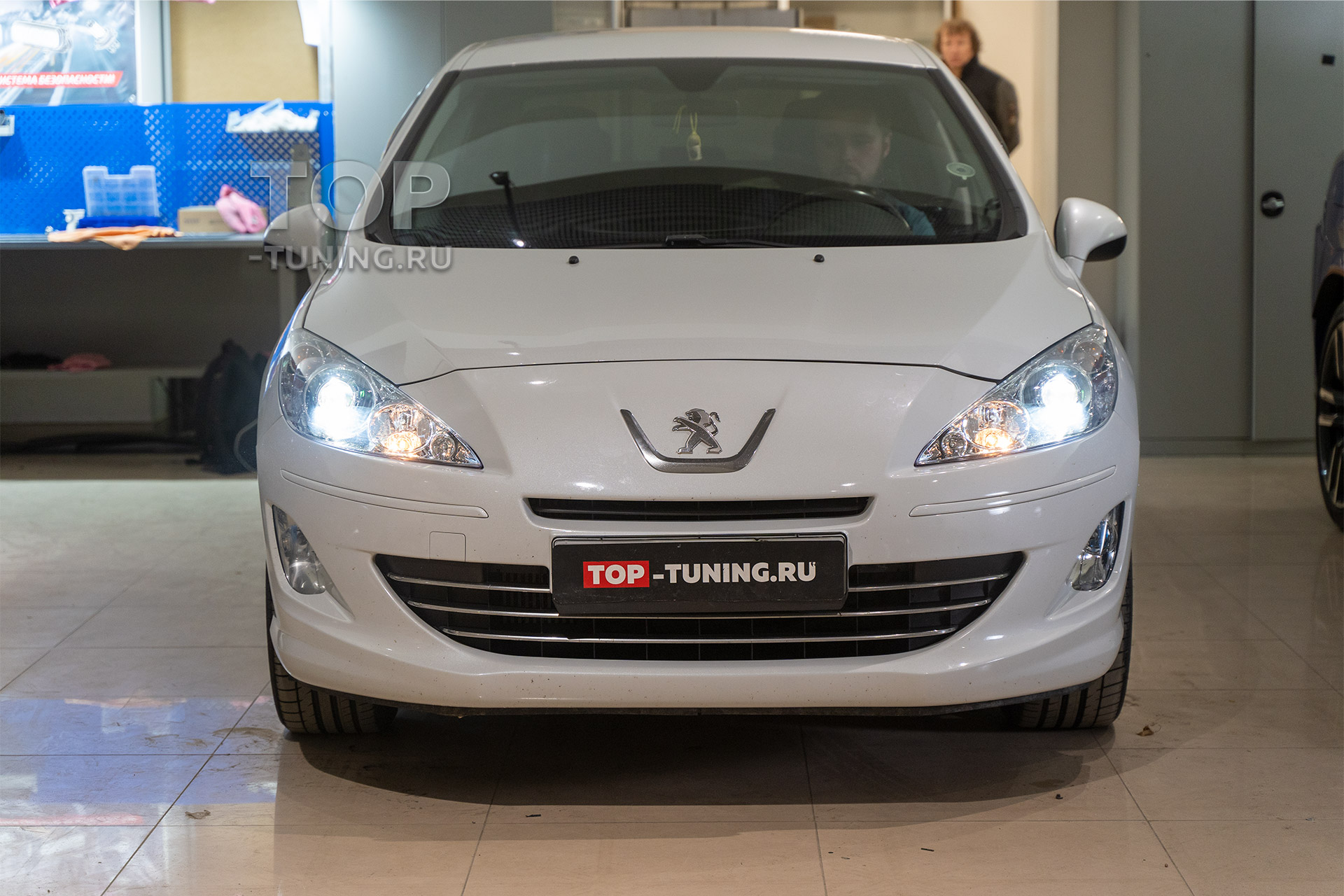 Неожиданно слепой Peugeot 408 – проблема с китайскими фарами