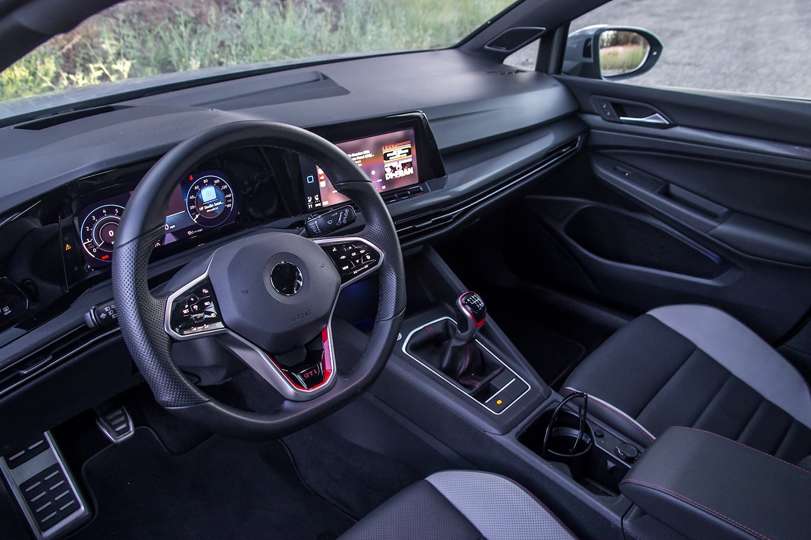Volkswagen вернет кнопки на рулевое колесо
