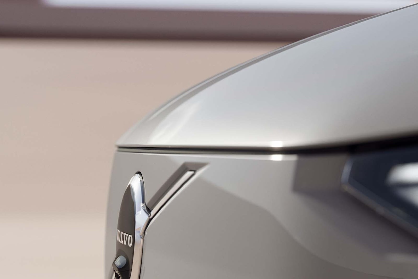 Кроме того, мы уже знаем, как будет выглядеть автомобиль, по крайней мере, предположительно, благодаря просочившимся патентам EX90. Стиль от Concept Recharge будет сильно вдохновлять автомобиль.