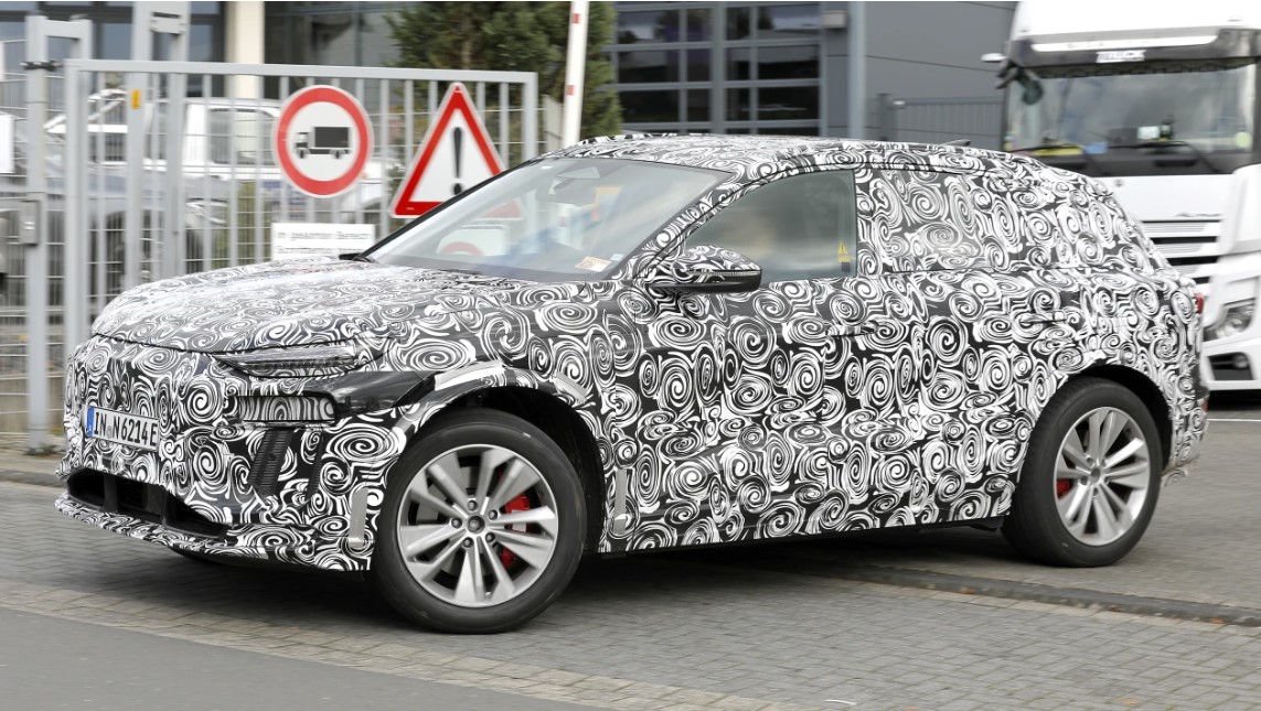 Первые шпионские снимки нового внедорожника Audi RS Q6 e-tron