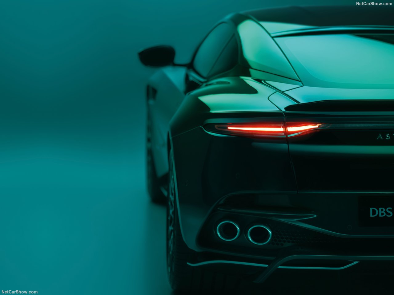 В этом году Aston Martin исполняется 110 лет как производитель автомобилей, и к середине десятилетия британская фирма намерена вступить в новую эру передовых электрифицированных суперкаров и GT. Однако до этого Aston завершит производство своего мощн