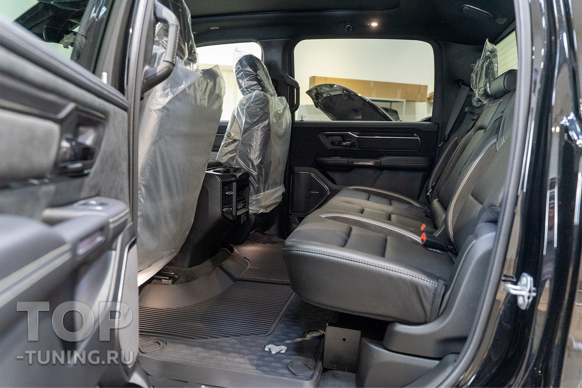 Новый Dodge Ram TRX – интерьер, детали салона и отличия от базовой версии