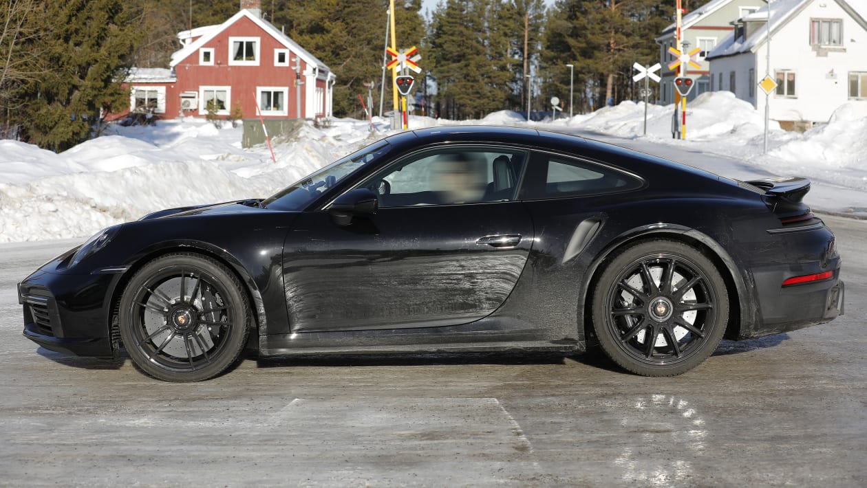 Шпионские снимки нового Porsche 911 Turbo S