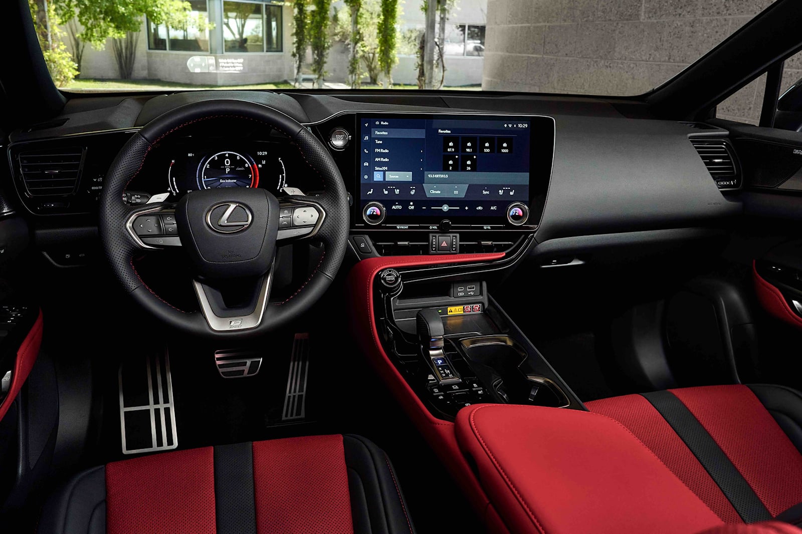 Роскошный кроссовер Lexus NX получил тонкое обновление к 2024 году