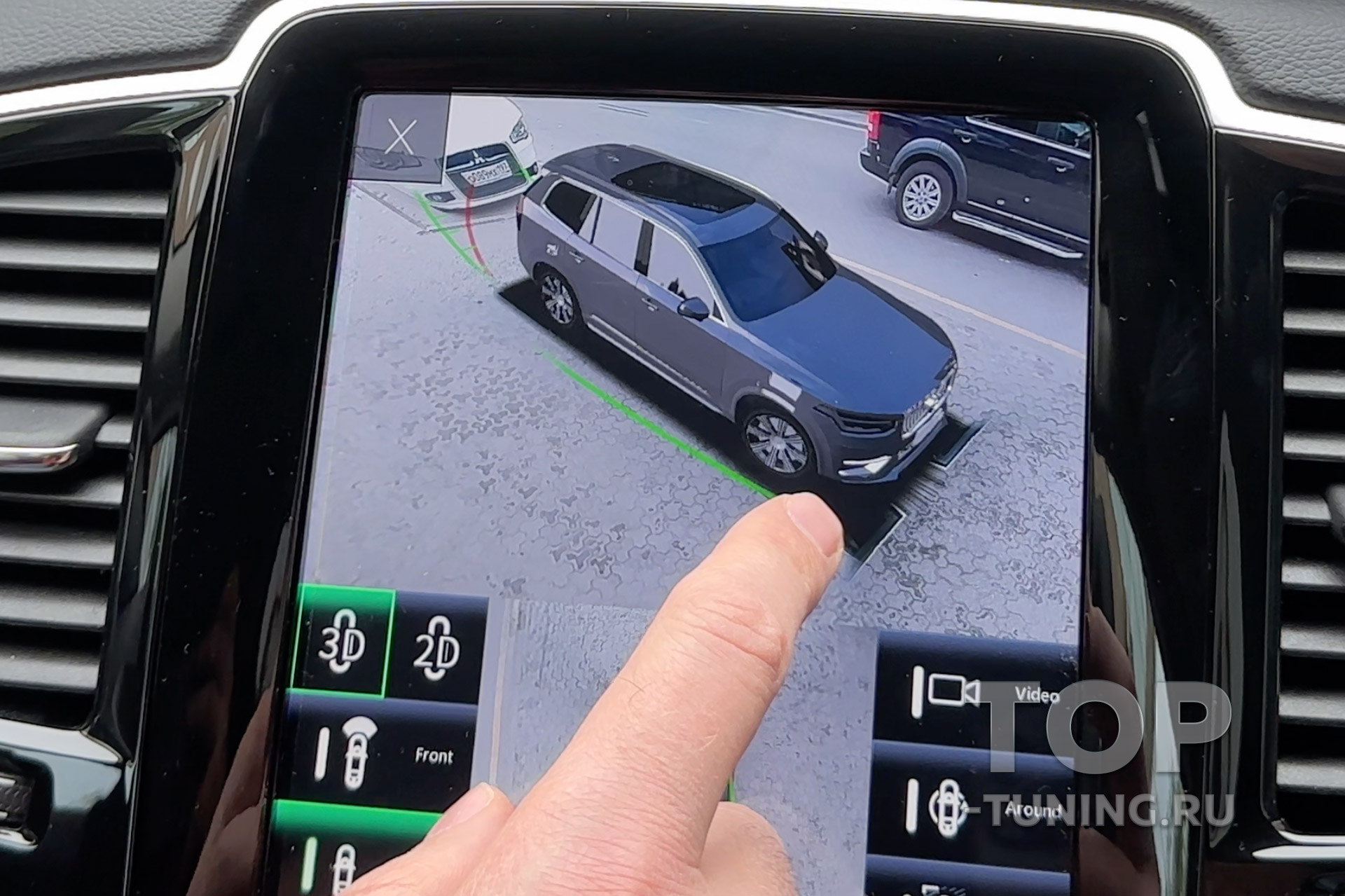  Облет вокруг автомобиля на экране монитора – Volvo XC90 2 поколения