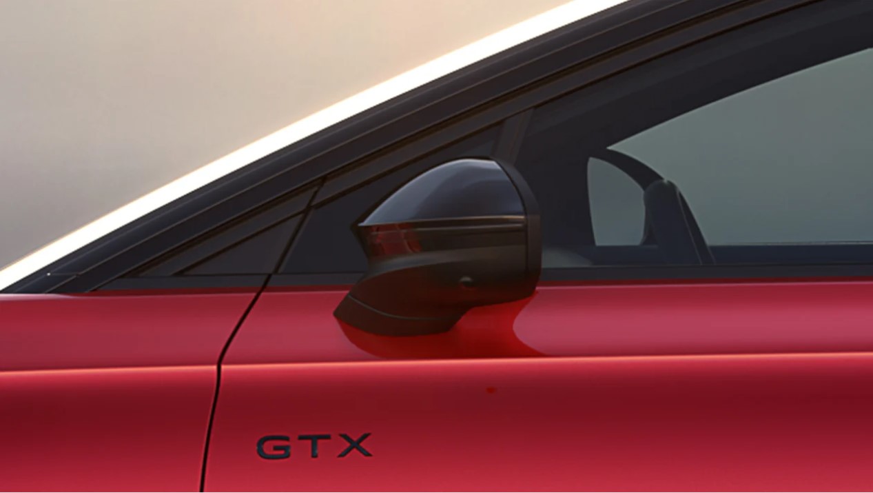 ID.7 GTX будет полностью представлен на выставке IAA Mobility Show в Мюнхене с 5 по 10 сентября, как раз перед тем, как осенью в продажу поступит обычный седан ID.7. Как и другие модели GTX, он предлагает довольно мягкие внешние настройки и повышение