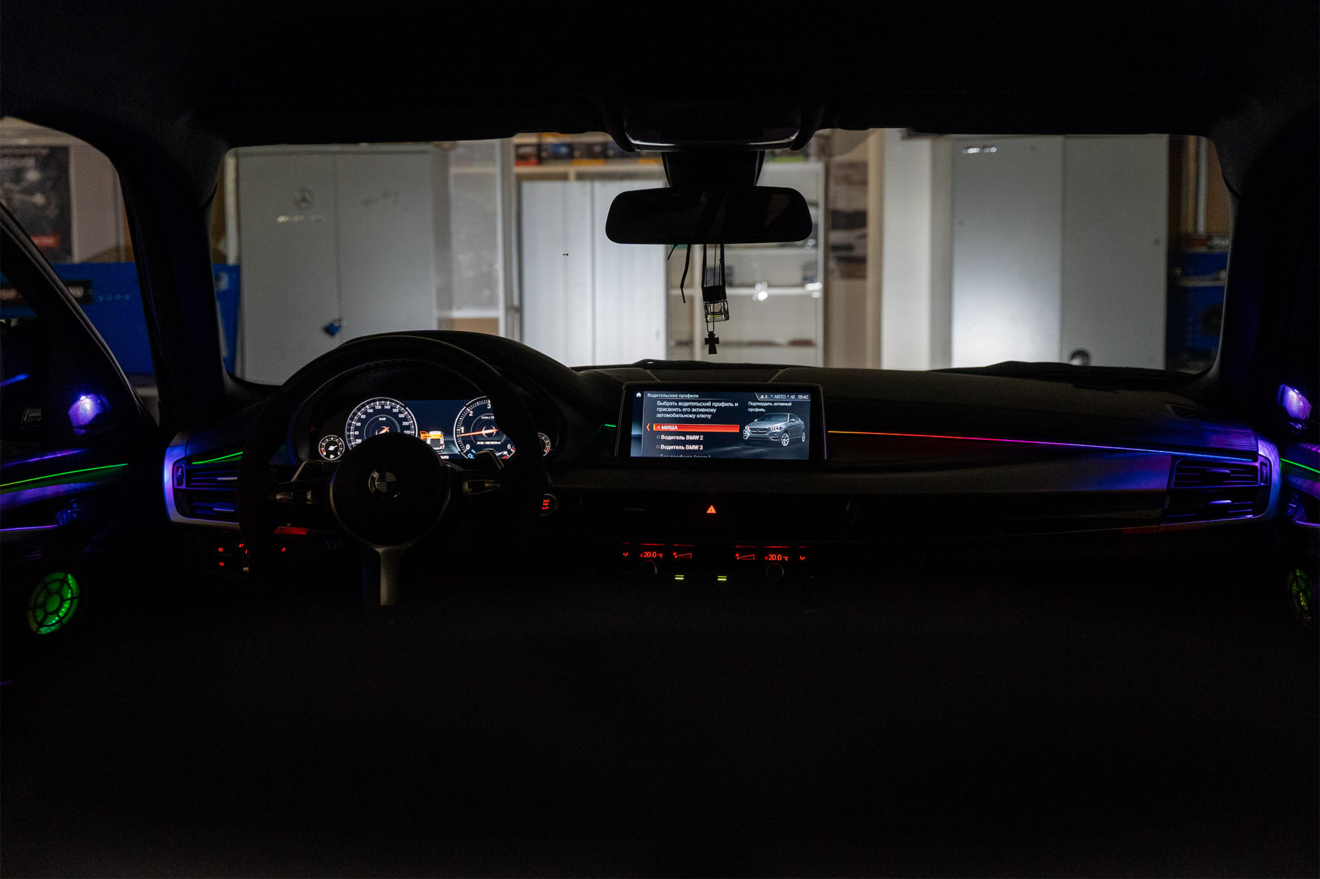 107432 Установка светодиодной подсветки в салон BMW X6 F16