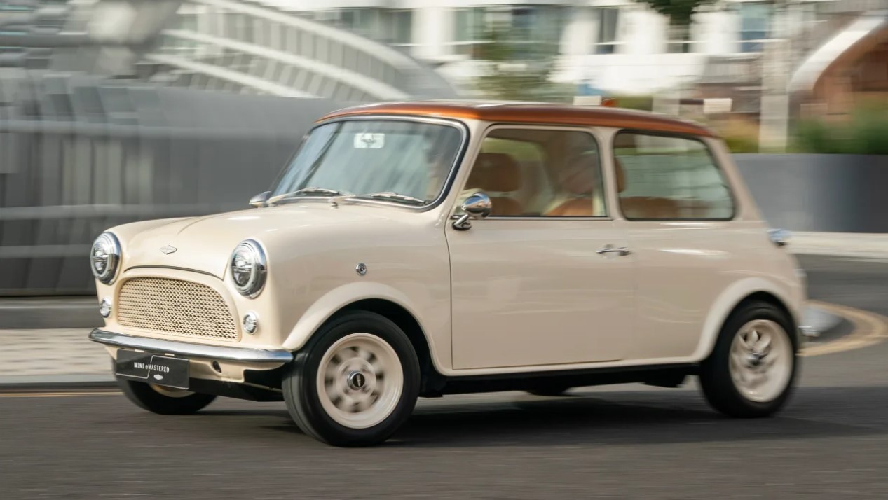 David Brown Automotive eMastered выпустила электрический Mini