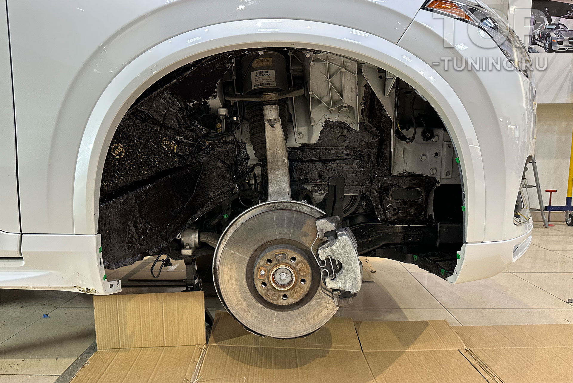 Мастика. Передняя ось. Шумоизоляция арок Volvo XC90 II SPA