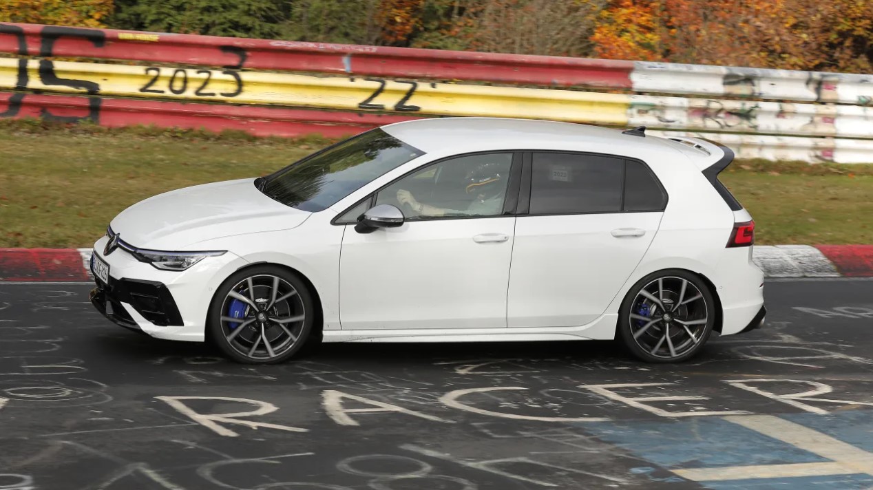 Volkswagen Golf R Mk8.5 замечен на Нюрбургринге