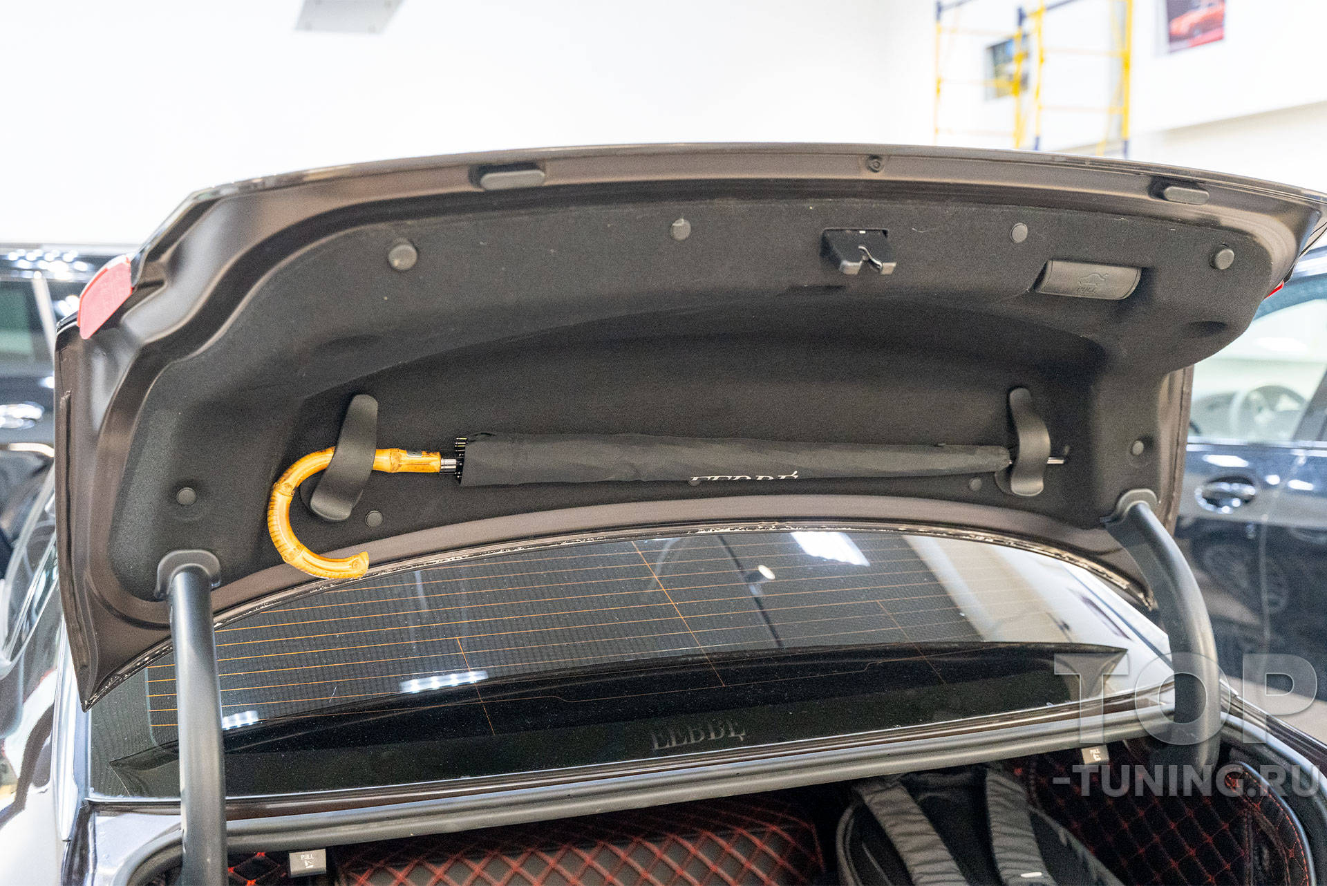 Установка держателя для зонта в багажник Kia Optima IV поколения
