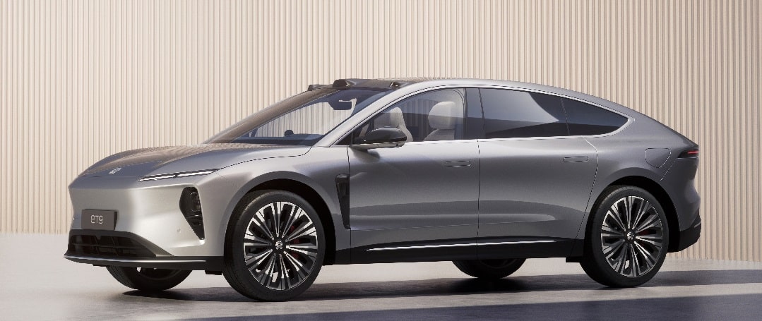 По данным компании, емкость аккумулятора составляет 120 кВтч и имеет крайне низкое внутреннее сопротивление. Компания разработала большие цилиндрические элементы 46105 с плотностью энергии 292 Втч/кг и зарядкой 5C. Аккумулятор поддерживает сверхбыстр