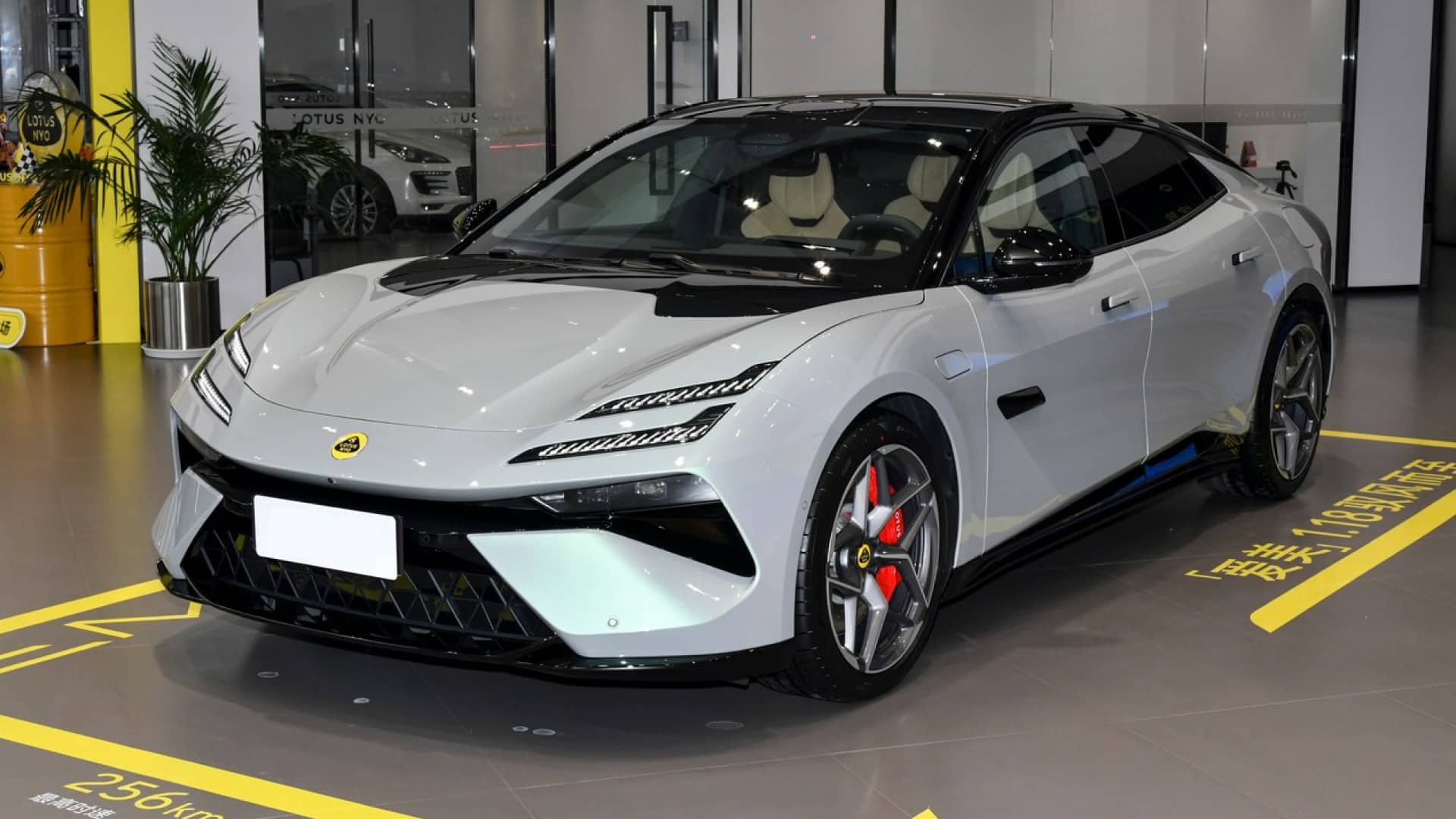 Lotus Emeya получил мощность 675 кВт