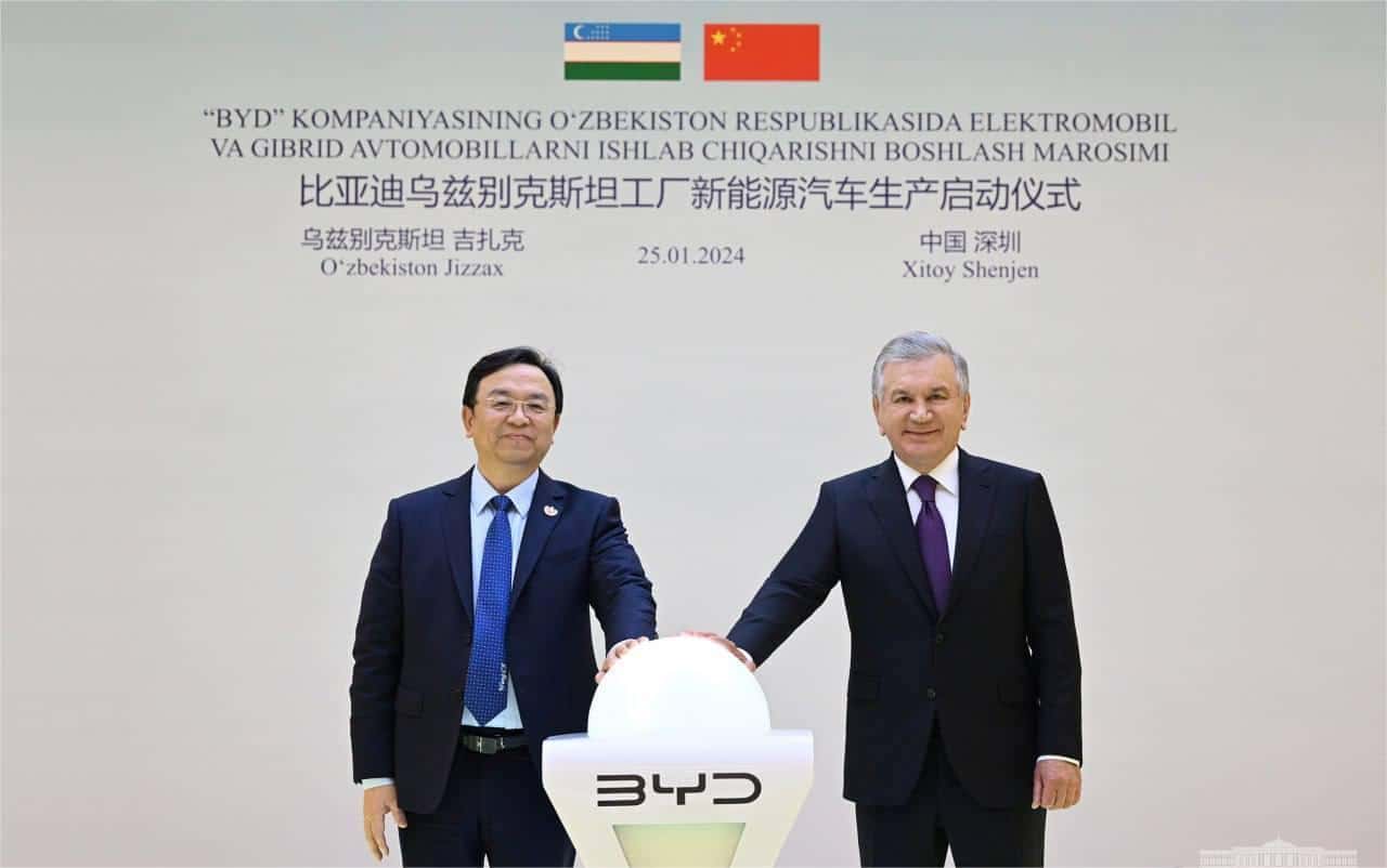 Этот визит совпадает с государственным визитом Мирзиёева в Китай с 23 по 25 января. Его экскурсия по штаб-квартире BYD была частью более широкого взаимодействия с китайскими предприятиями. Узбекско-Китайский инвестиционный форум, прошедший 25 января 