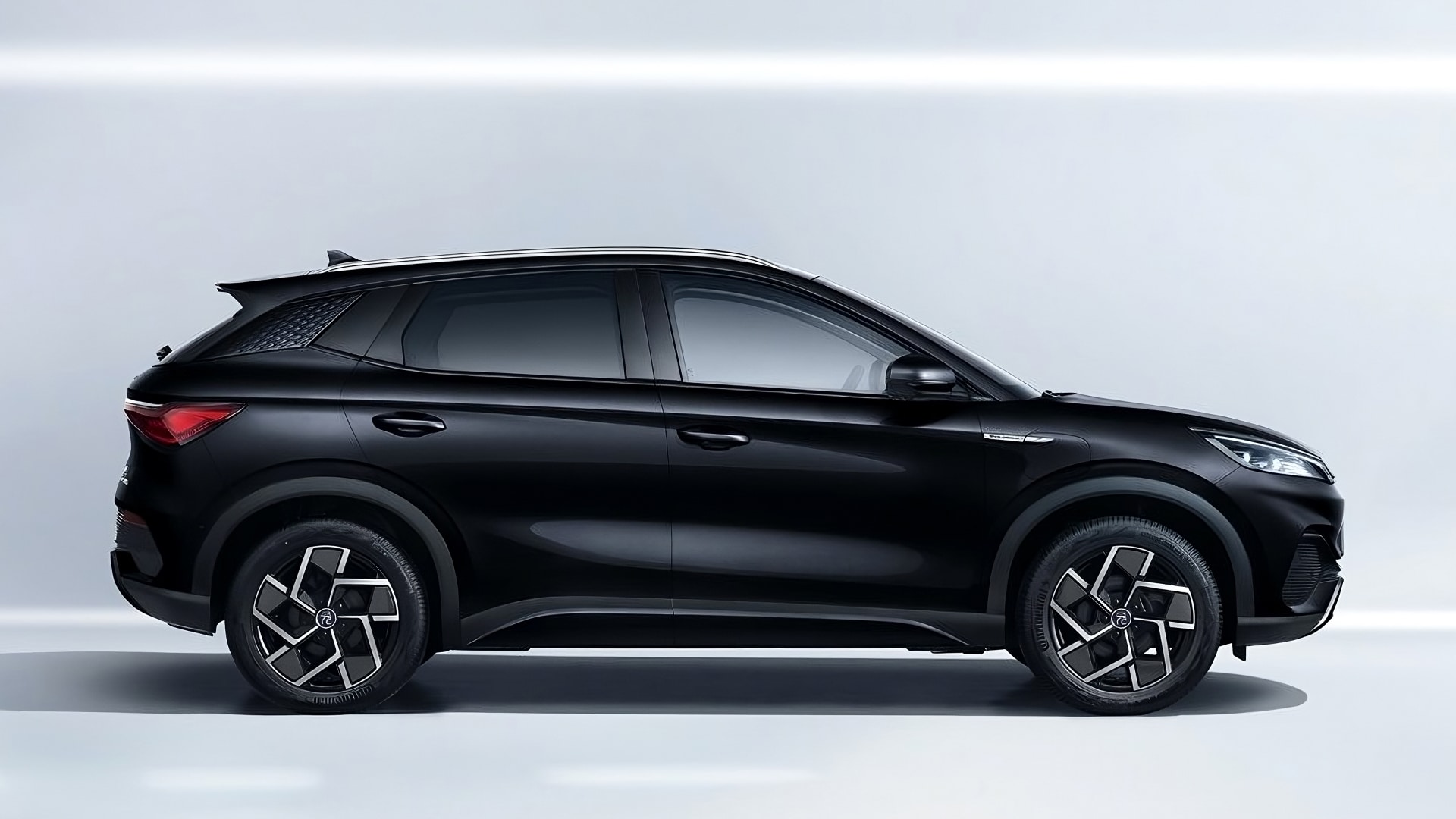 BYD Yuan Plus 2024 года выпущен на 16 000 юаней дешевле, чем раньше