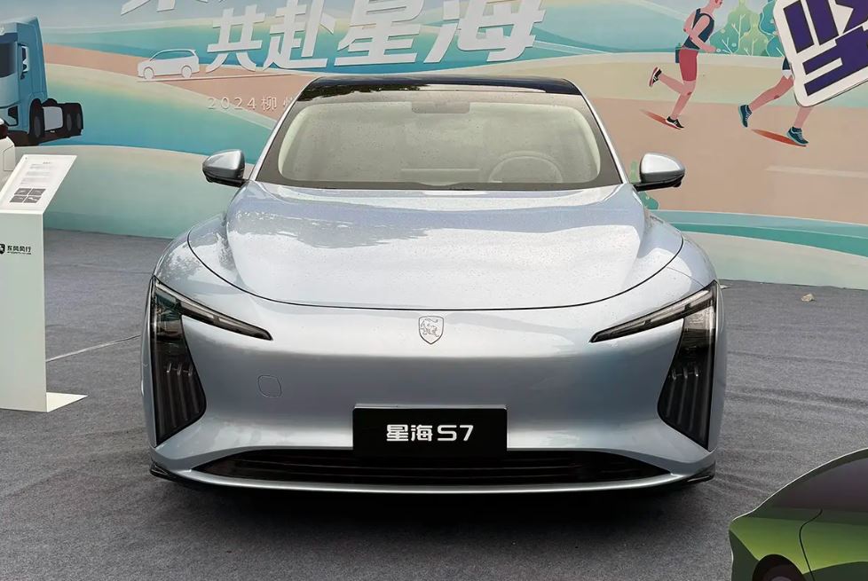 Основанный на платформе S2-E компании Dongfeng, Xinghai S7 имеет коэффициент аэродинамического сопротивления 0,195Cd. Его внешний вид относительно популярен по сравнению с другими моделями, такими как Tesla Model 3, Xiaomi SU7 и BYD Seal, с дизайном 