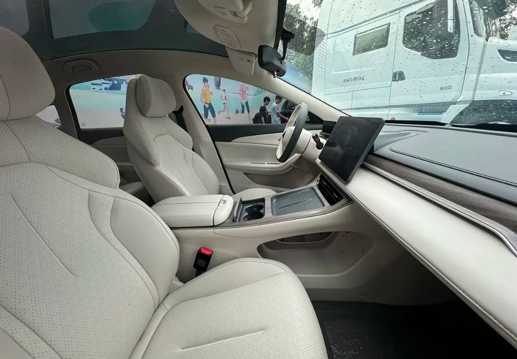 Недавно компания Dongfeng Forthing официально представила в Китае свой предстоящий полностью электрический седан Xinghai S7