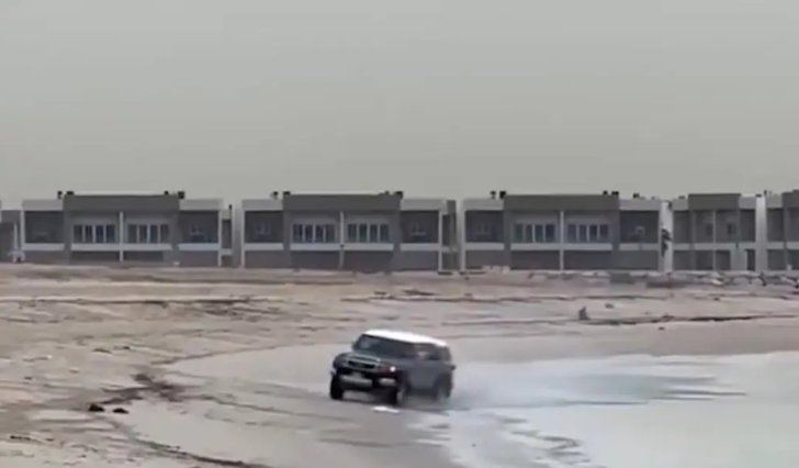 На одном из общественных пляжей Абу-Хасания недалеко от города Кувейт произошло необычное происшествие