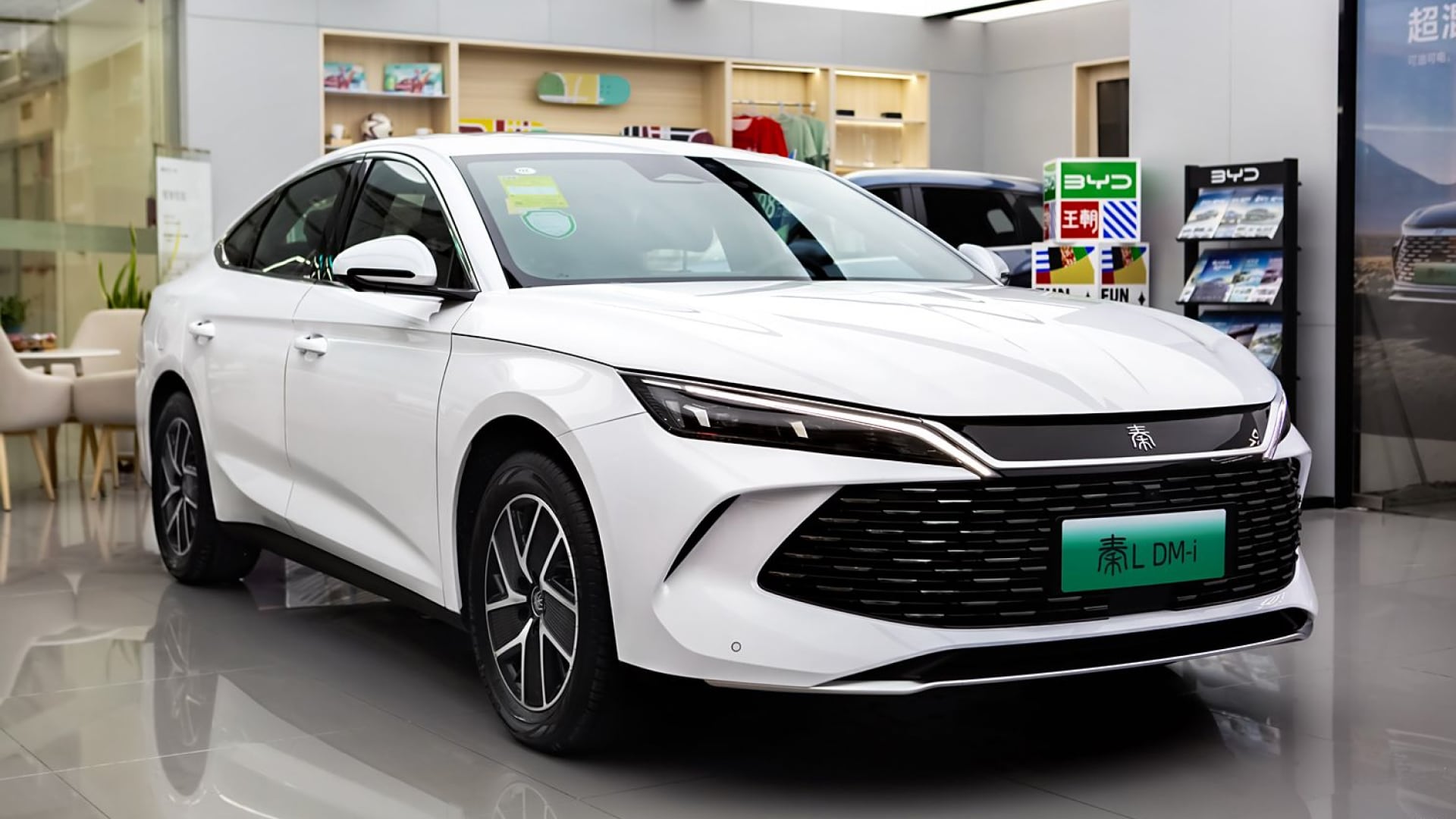 В первом квартале 2024 года совокупные продажи третьего поколения достигли 107 489 единиц, в результате чего Qin Plus стал самым продаваемым автомобилем в Китае. BYD планирует выпустить более дорогой автомобиль этой серии. И Qin L DM-i стал первым пр
