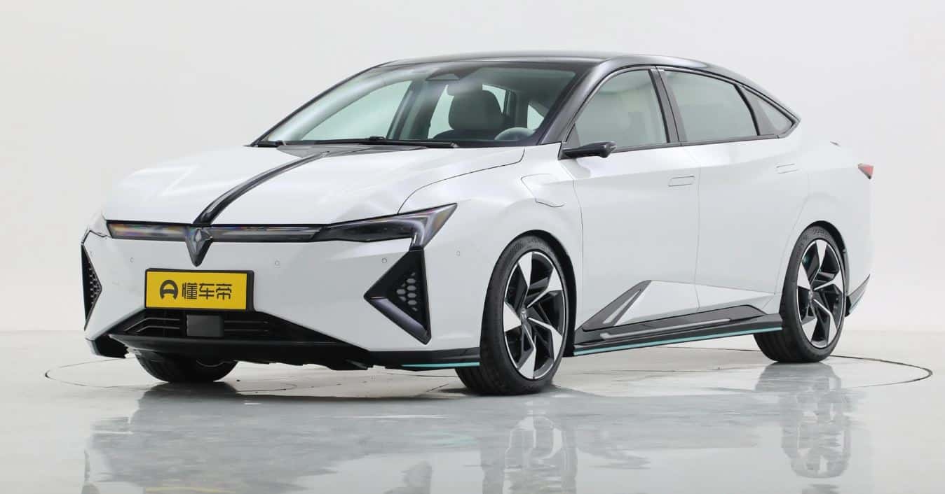 Ранее компания Dongfeng-Honda объявила о своих планах по увеличению доли электрифицированных моделей до более чем 50% к 2025 году. После 2027 года компания больше не будет выпускать новые автомобили с бензиновым двигателем.
