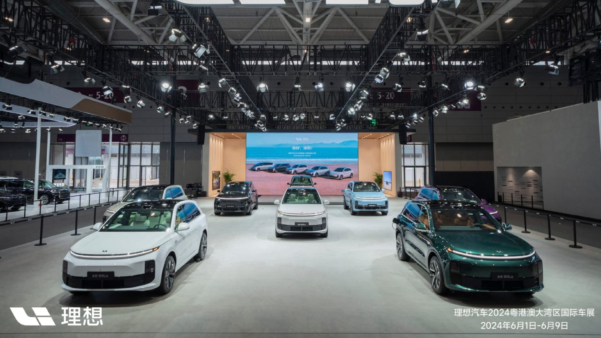 Li Auto — известный китайский производитель электромобилей высокого класса, который начал свою деятельность в 2015 году. В 2023 году компания добилась значительного успеха, продав более 376 000 единиц своих автомобилей.