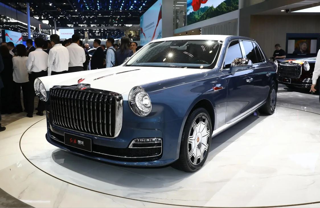 Роскошный седан Hongqi Guoli оснащен 4-литровым двигателем V8