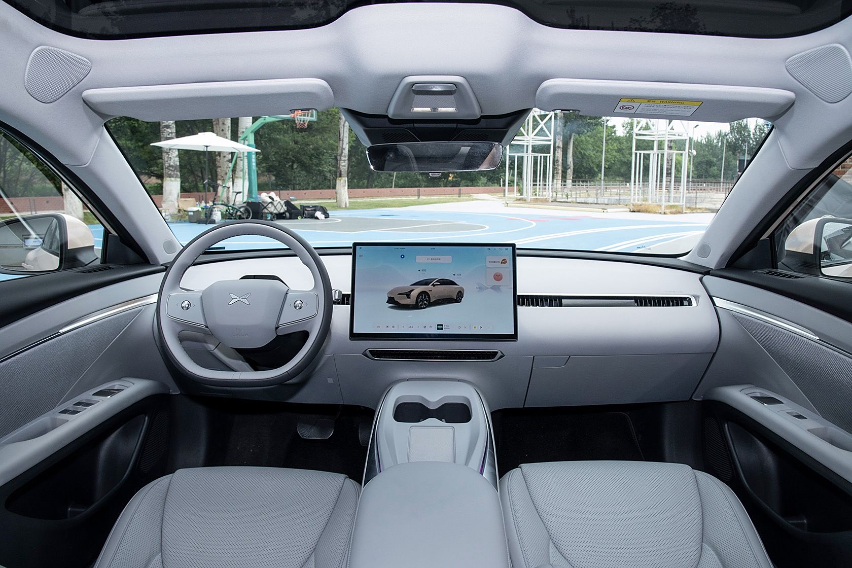 Официальные снимки интерьера Xpeng Mona M03