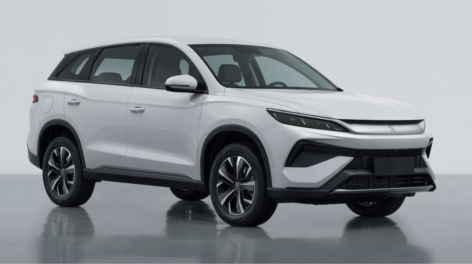 Новый кроссовер BYD Song Pro DM-i показал интерьер перед запуском, запланированным на 2024 год