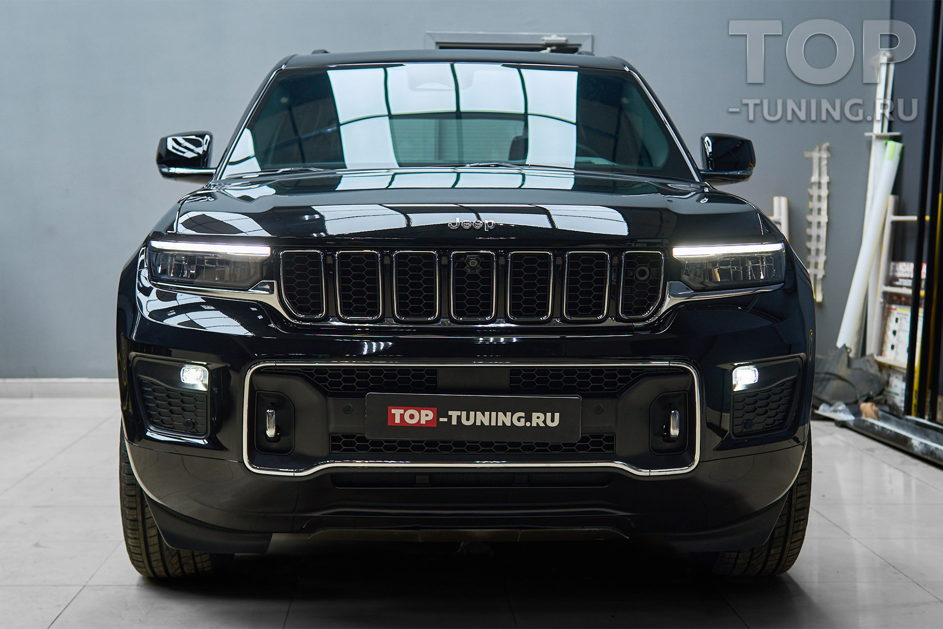 Оклейка пленкой зон риска Jeep Grand Cherokee WL 2023