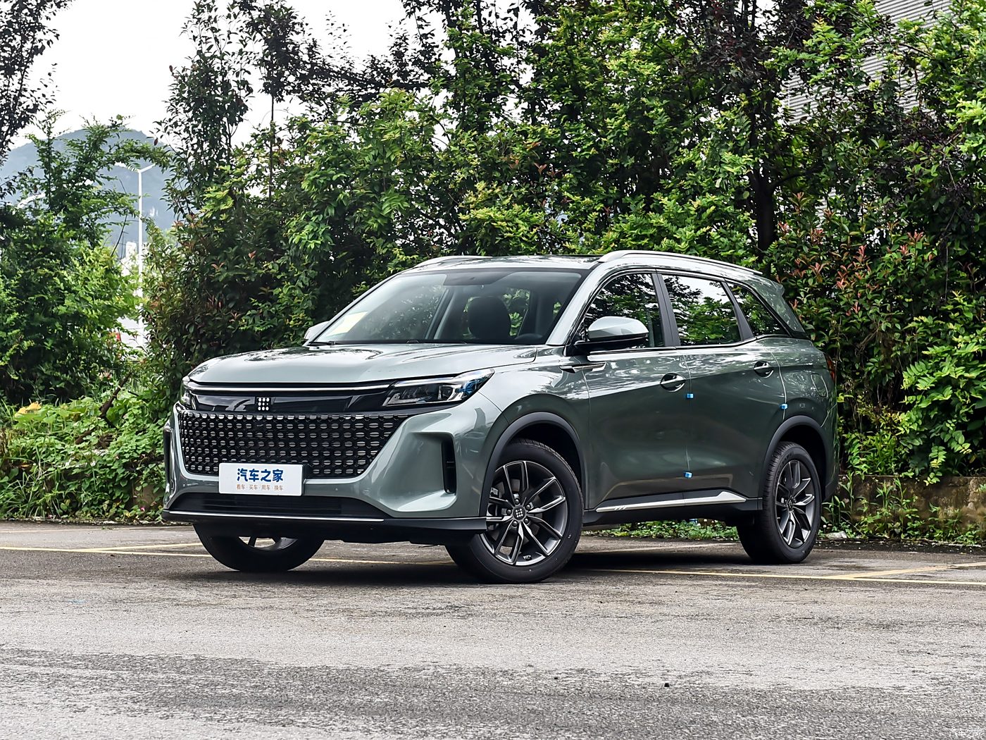 Seres представила новый электромобиль PHEV - Landian E5 Plus