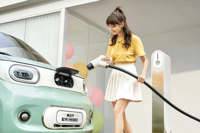 Молодежная версия Wuling Hongguang Mini EV с быстрой зарядкой и двойными подушками безопасности вышла в продажу в Китае 20 августа