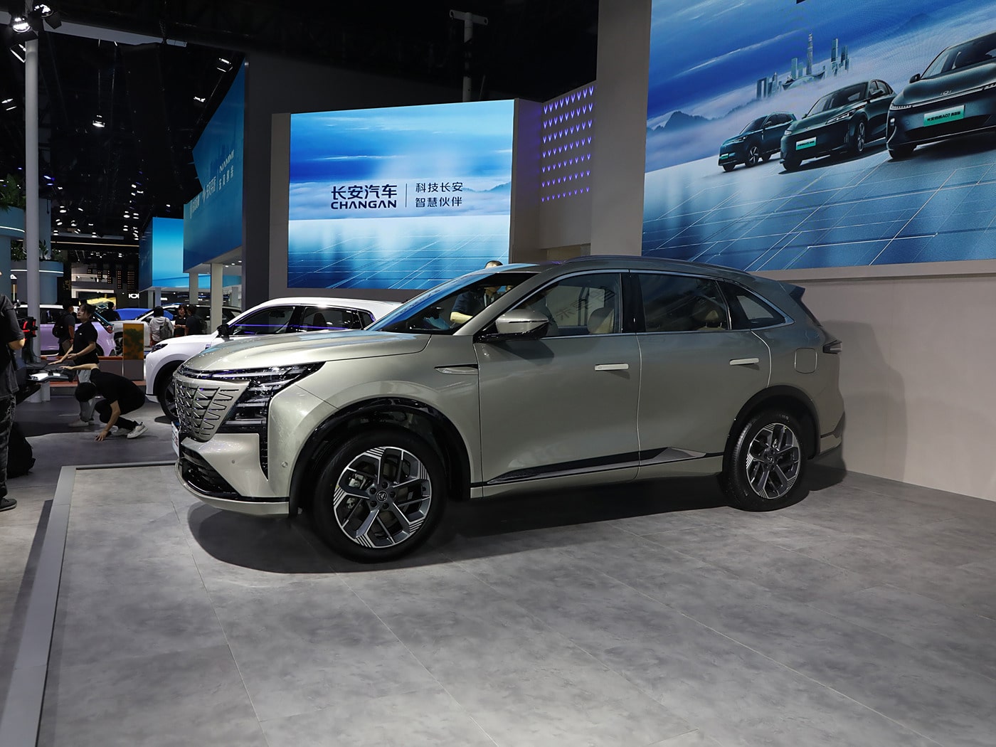 Совершенно новый внедорожник Changan CS75 Plus дебютировал на автосалоне в Чэнду