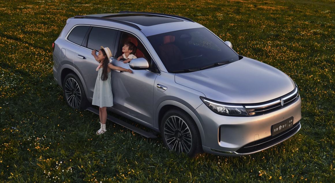 Если говорить более конкретно, то Seres 7 соответствует новому Aito M7 Pro из-за отсутствия лидара на крыше. Для сравнения: новый Aito M7 Ultra оснащён лидаром на 192 линии на крыше.