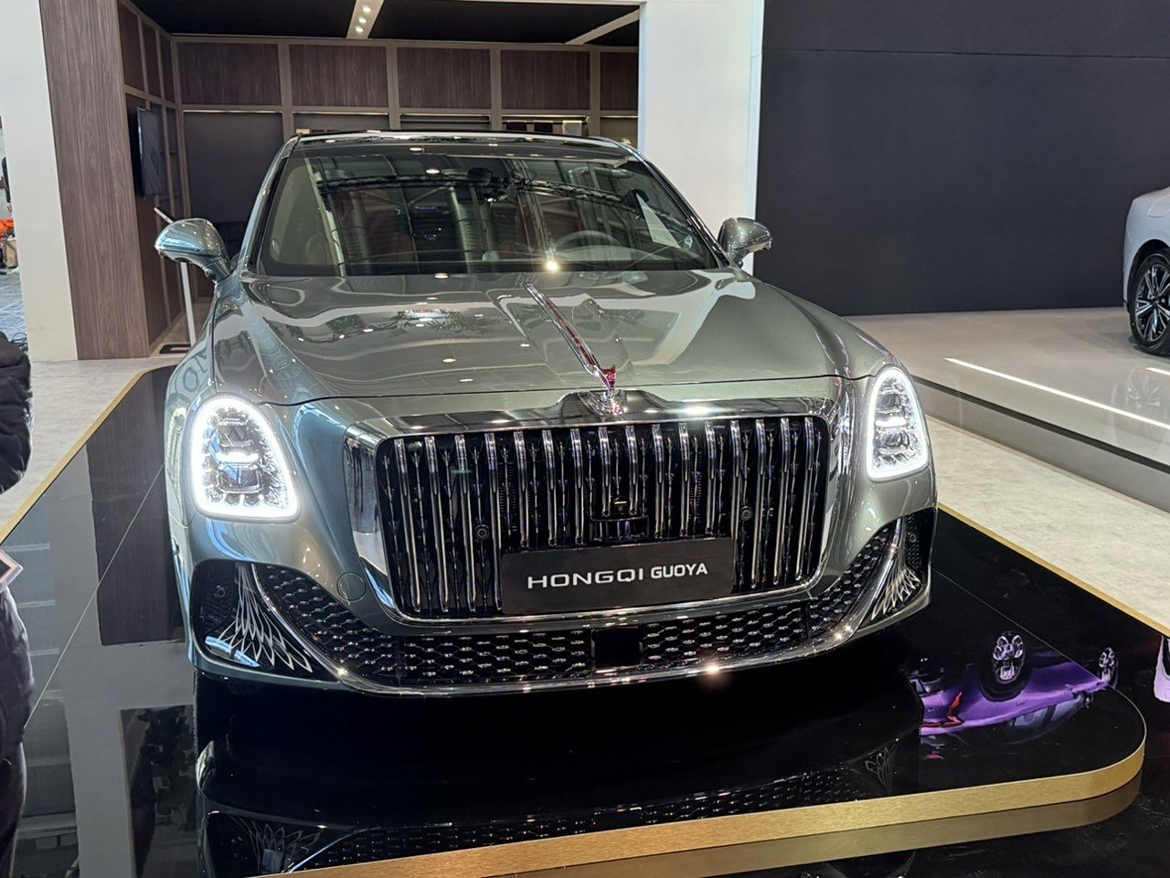 Серийный Hongqi Guoya дебютирует на Парижском автосалоне