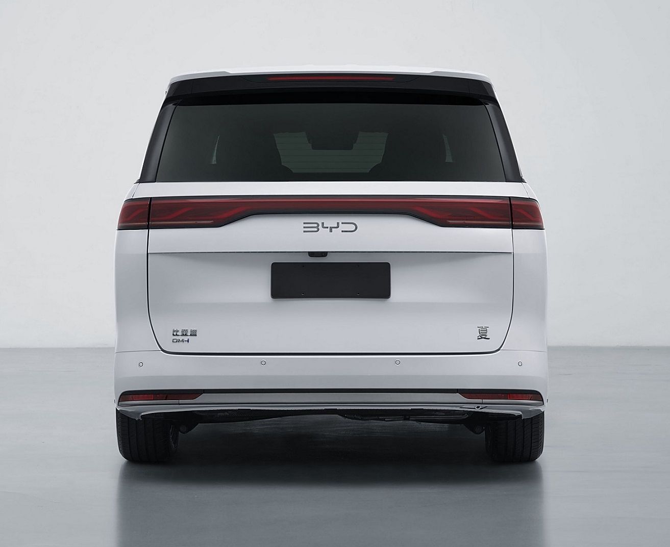 BYD Xia MPV дебютирует с новым логотипом Xia и с ценой ниже, чем у Denza D9