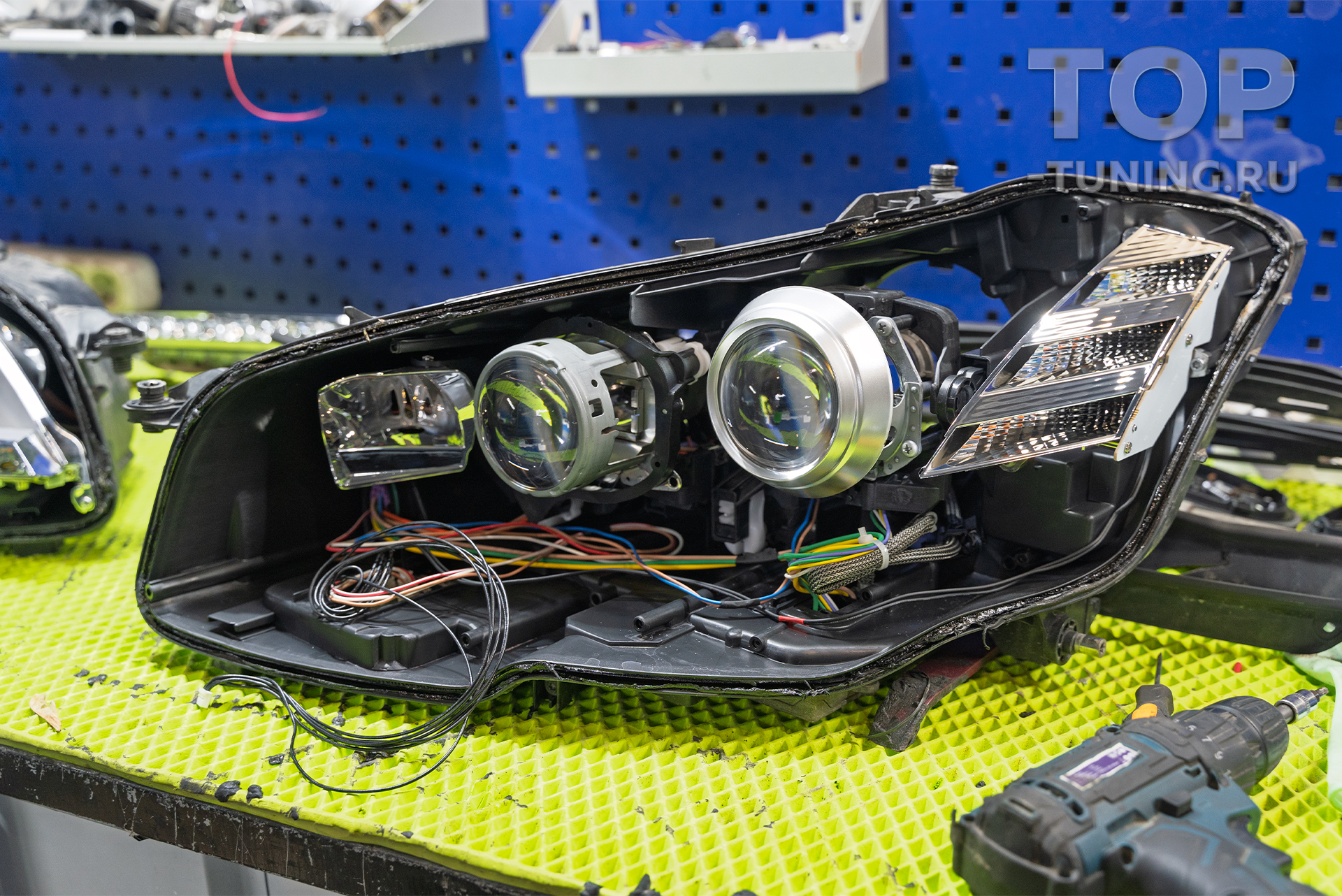 Замена ксенона на Bi LED – тюнинг оптики Mercedes Benz W221