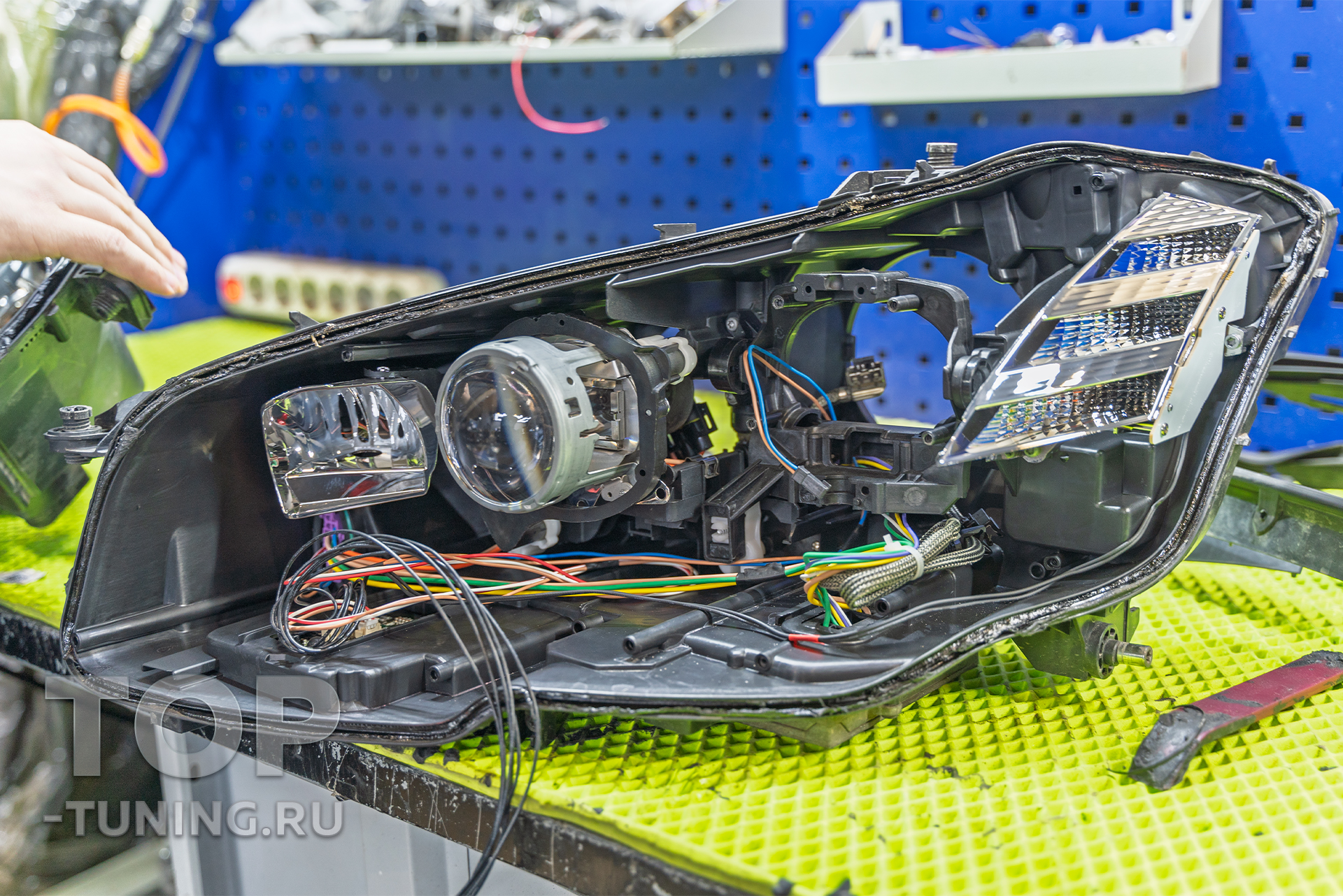 Замена линз Mercedes W221 под ключ в Топ Тюнинг Москва