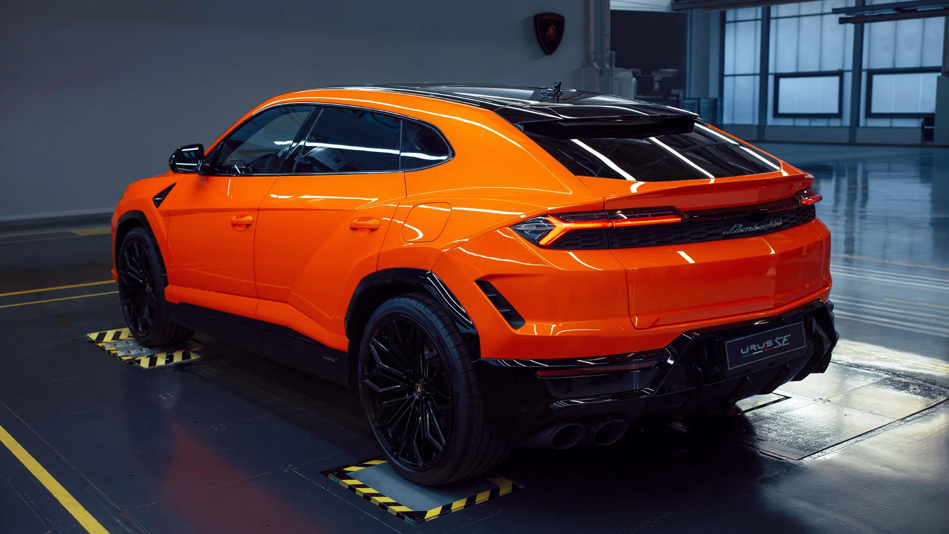 Новое поколение Lamborghini Urus получит гибридную силовую установку