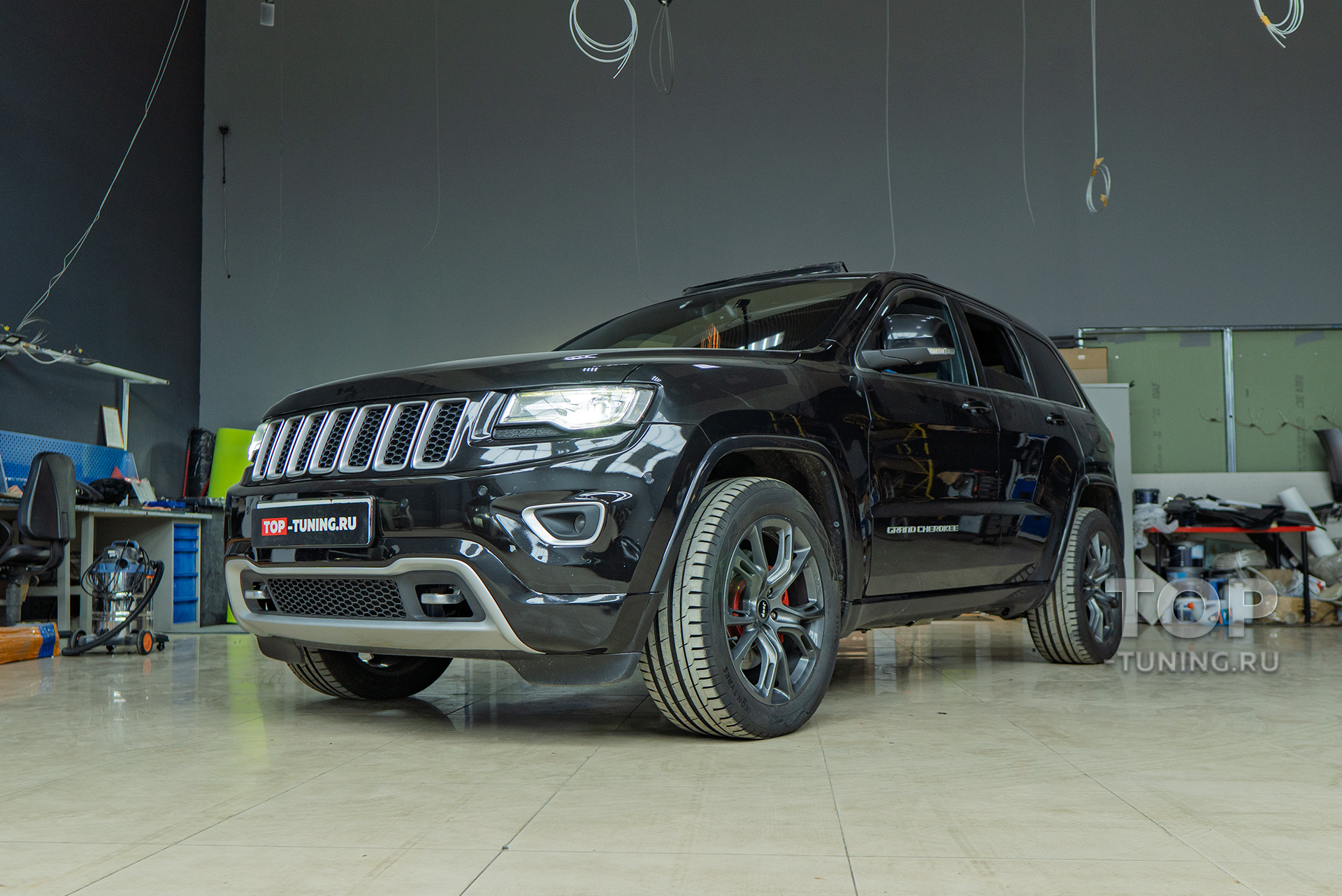 108983 Установка светодиодной подсветки салона Jeep Grand Cherokee WK