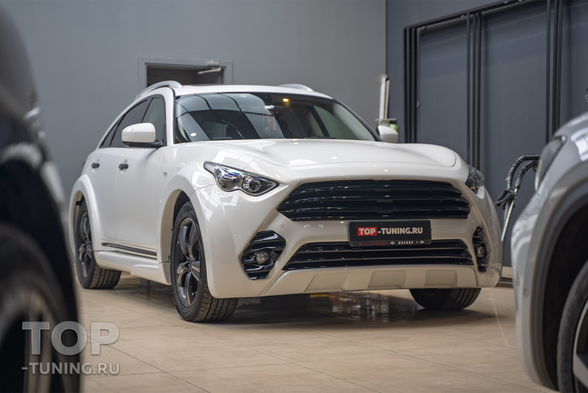 Установка аэродинамического обвеса Infiniti QX70 под ключ