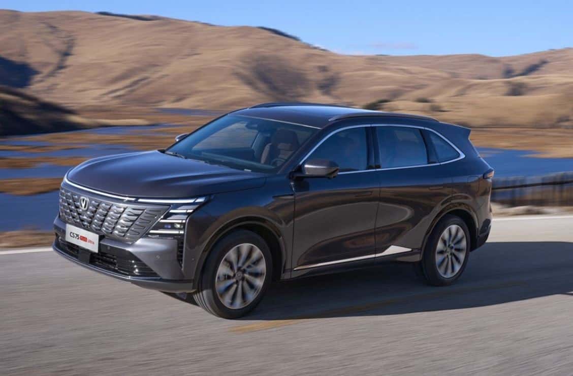 Появились официальные изображения внедорожника Changan CS75 Plus Ultra с бензиновым двигателем четвертого поколения