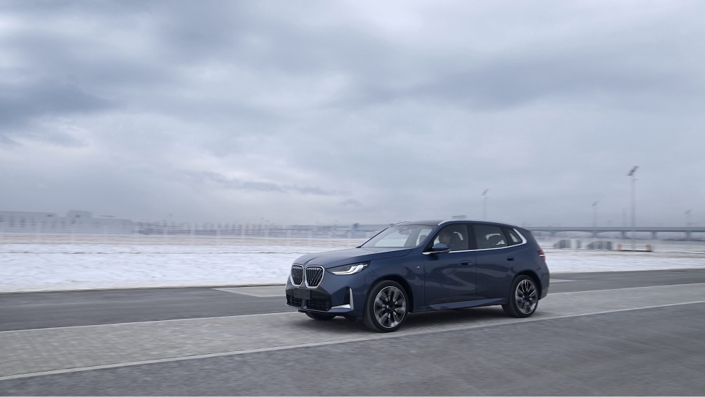 BMW и Brilliance Auto создали совместное предприятие для производства автомобилей в Китае ещё в 2003 году. Сейчас оно управляет двумя заводами в Шэньяне, которые образуют крупнейшую производственную базу в мировой сети BMW Group. Именно на заводе Tie