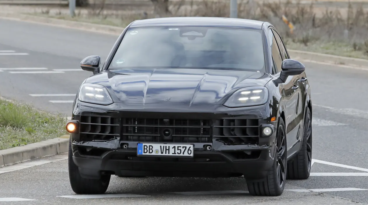 Самый продаваемый роскошный внедорожник появился в продаже, чтобы не уступать новым моделям электромобилей