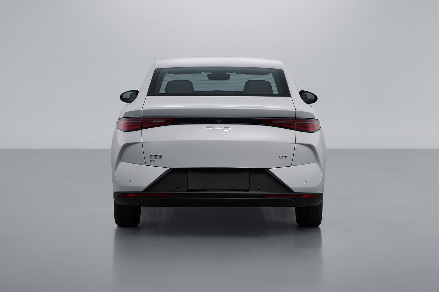 Представлен загадочный седан BYD под названием e7, предназначенный для использования в качестве такси