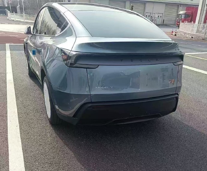 Tesla Model Y стала самым продаваемым автомобилем в Китае в 2024 году