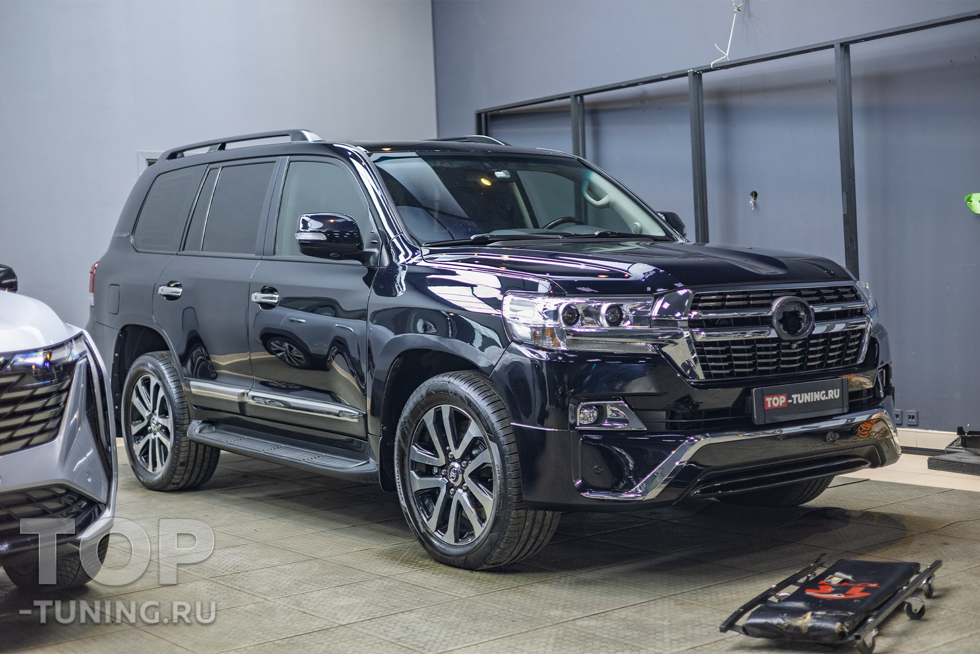 Тюнинг-конверсия Toyota LC200 J200 в новый рестайлинг 2017