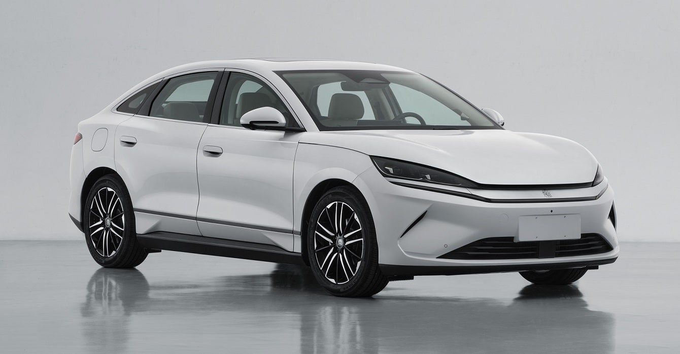 Версия BYD Qin L EV была замечена на тестировании перед запуском, возможно, с аккумулятором blade второго поколения