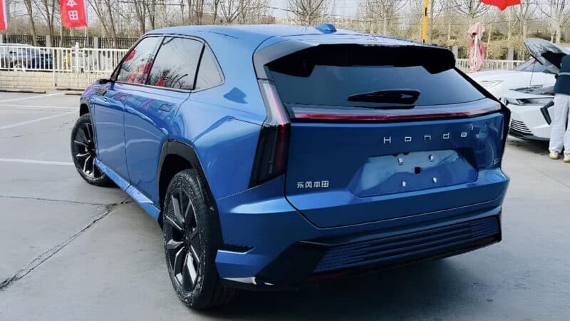 Honda S7 &mdash; это электрический внедорожник, созданный компанией Dongfeng Honda. Впервые он был представлен в Китае в прошлом году как часть новой серии Ye. Полное название этого кроссовера &mdash; Honda Ye S7. Однако недавно Honda отказалась от бренда Ye, и 