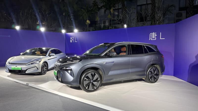 Компания BYD выпустила зарядные устройства мощностью 1000 кВт со скоростью 10C, что увеличивает дальность действия на 2 км в секунду