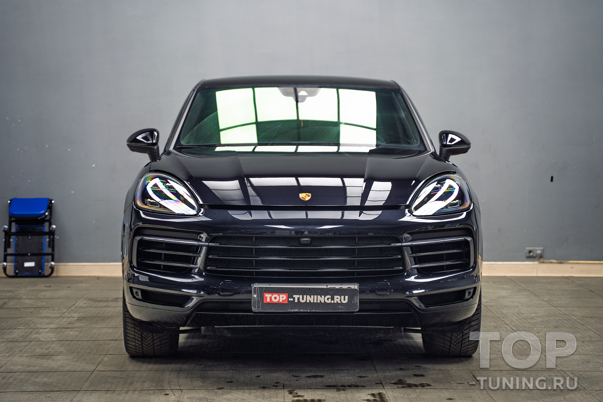 Оклейка защитной пленкой зоны риска нового Porsche Cayenne